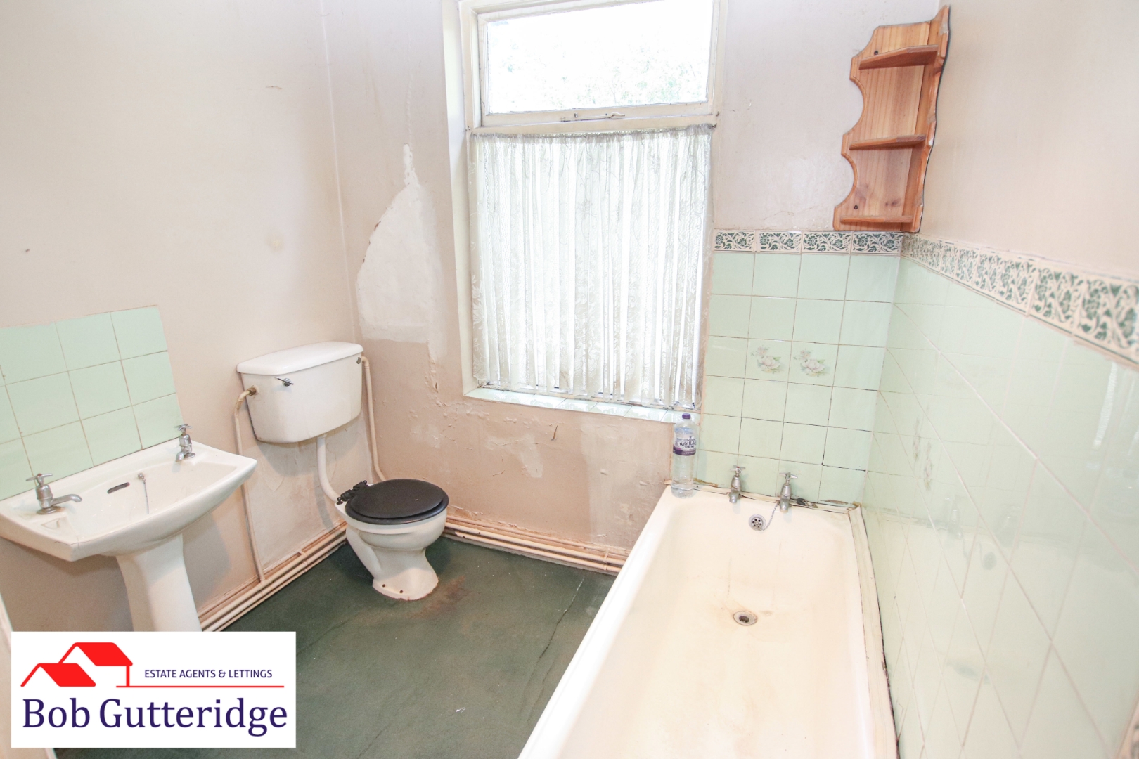 FIRST FLOOR BATHROOM